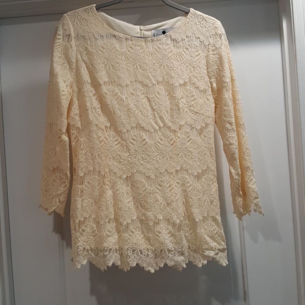 Like New! Cream Lace top